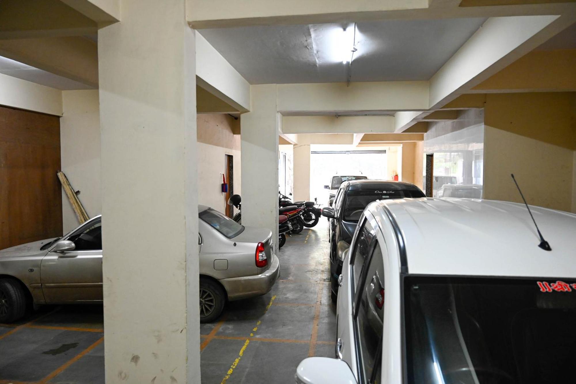 Hotel Adiraj Residency Navi Mumbai Exterior foto