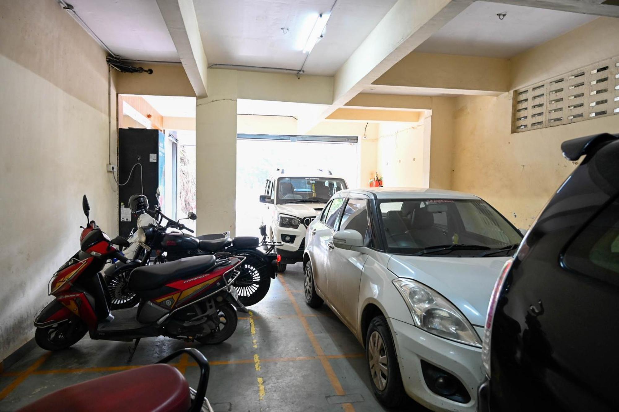 Hotel Adiraj Residency Navi Mumbai Exterior foto